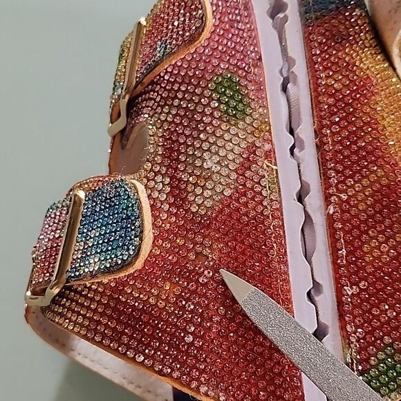 Nicole Miller Rainbow 🌈 Slides - Picture 8 of 9